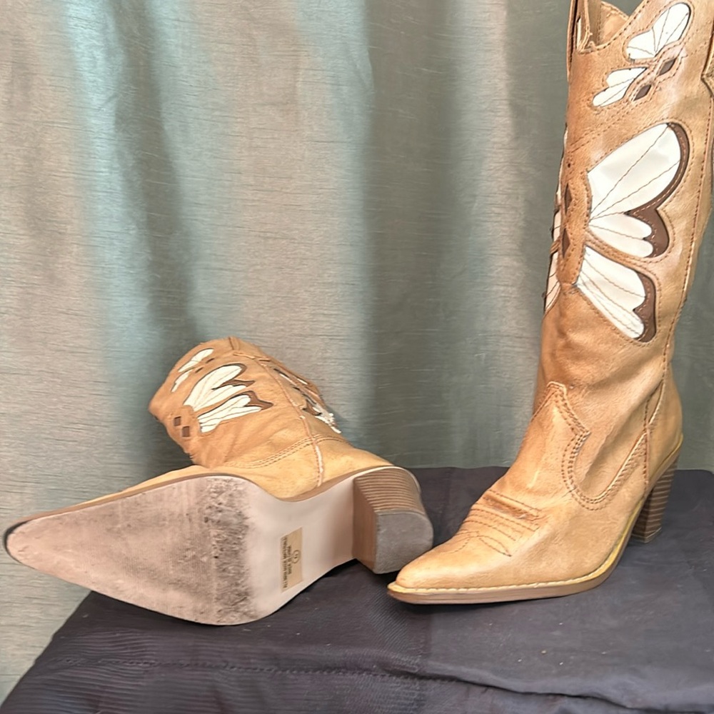 Women’s cowboy boots